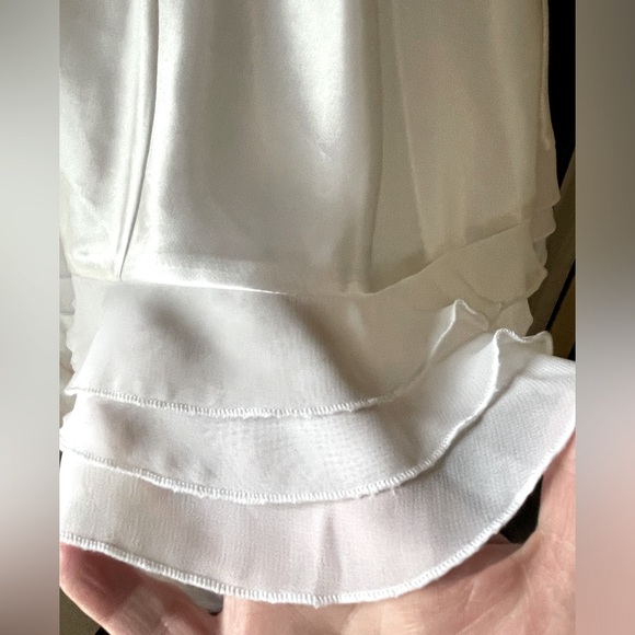 La Vie En Rose stunning 2 Piece Pyjama Set in cream satin with ruffles. Size XL - Picture 3 of 16